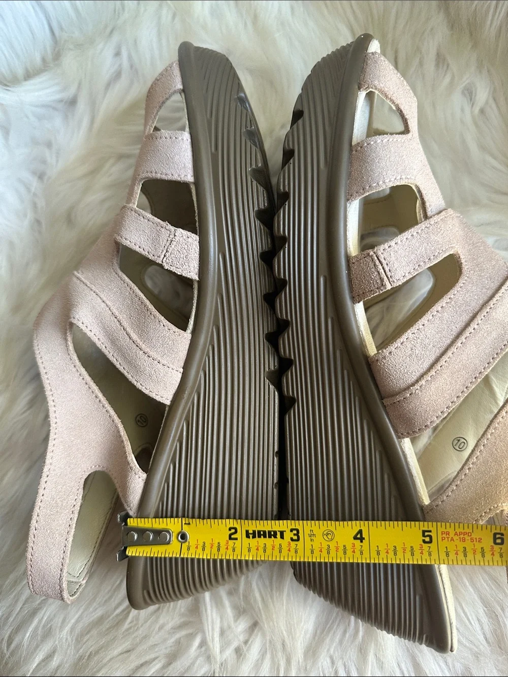 Skechers women’s Pink Suede Memory Foam Sandals/10